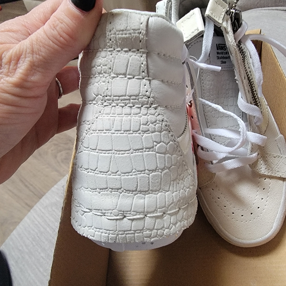 VANS - Picture 2 of 5